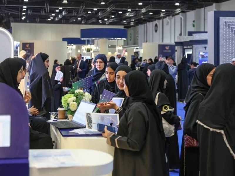 صحيفة الخليج «واجهة التعليم 2026» يرسم ملامح مستقبل التعليم وسوق العمل برعاية سيف بن زايد Al Khaleej Newspaper: "Education Horizon 2026" outlines the future of education and the labor market, under the patronage of Saif bin Zayed.
