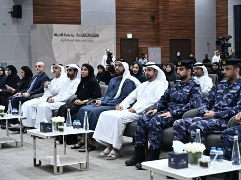 قراءة في الصحف مؤتمر أبوظبي يضع الرفاه الرقمي للأسرة الإماراتية في قلب استراتيجيات التعليم المستقبلي An analysis of the Abu Dhabi conferences highlights the well-being of Emirati families within the context of an online network dedicated to future-oriented education.